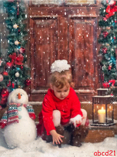 Девочка играет со снегом Детские открытки